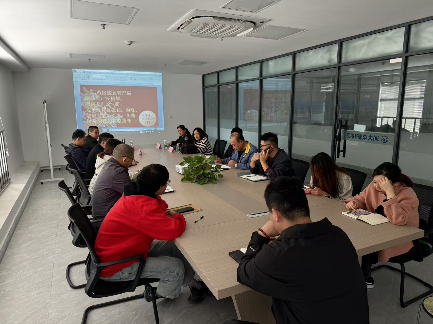 示范区纺织行业安全生产协作组第一期主题活动暨2024年第三期“车间里的流动小课堂”活动在我公司顺利举行